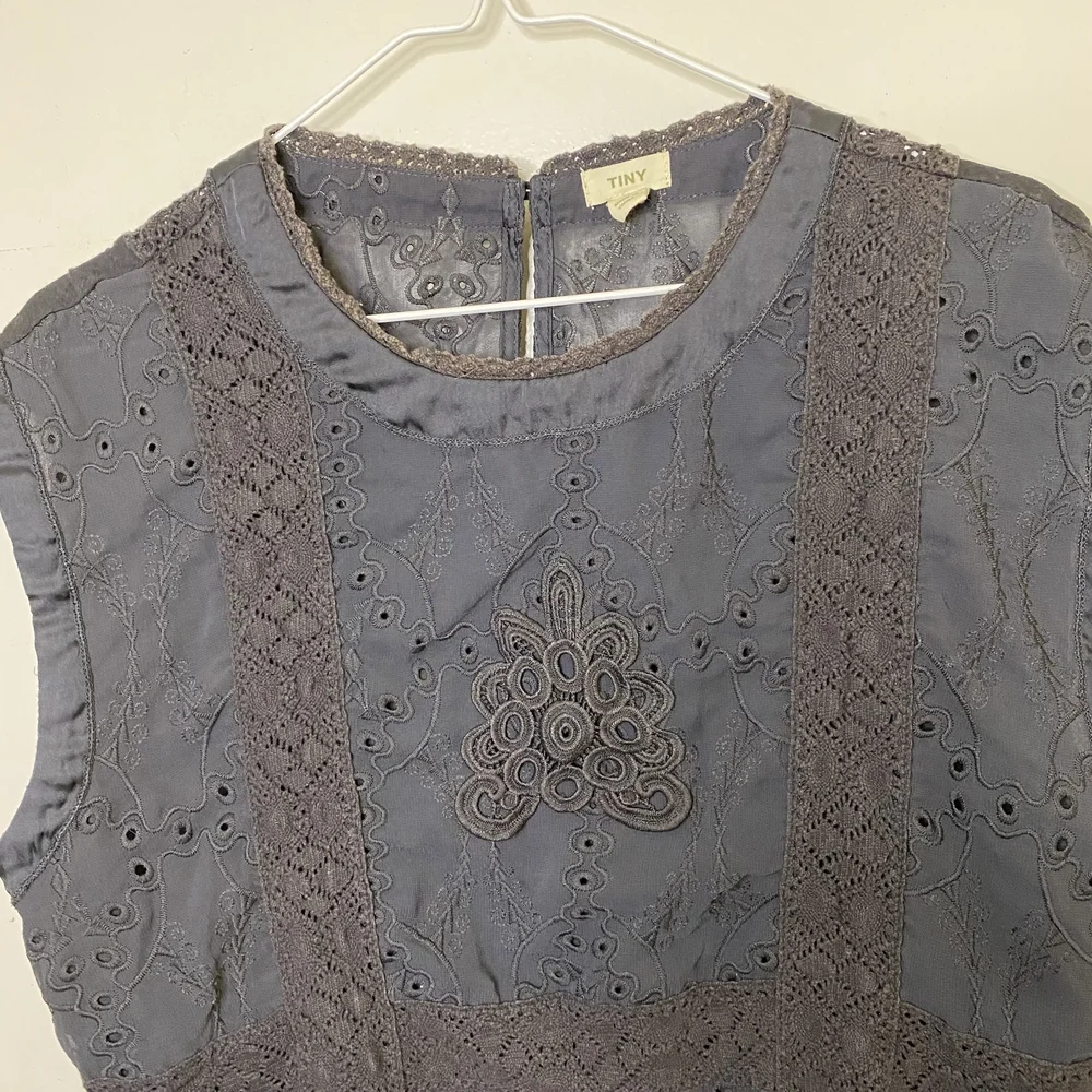 Tiny X Anthropologie Women's Embroidered Eyelet Lace Trim Sleeveless top Size L - Picture 7 of 13